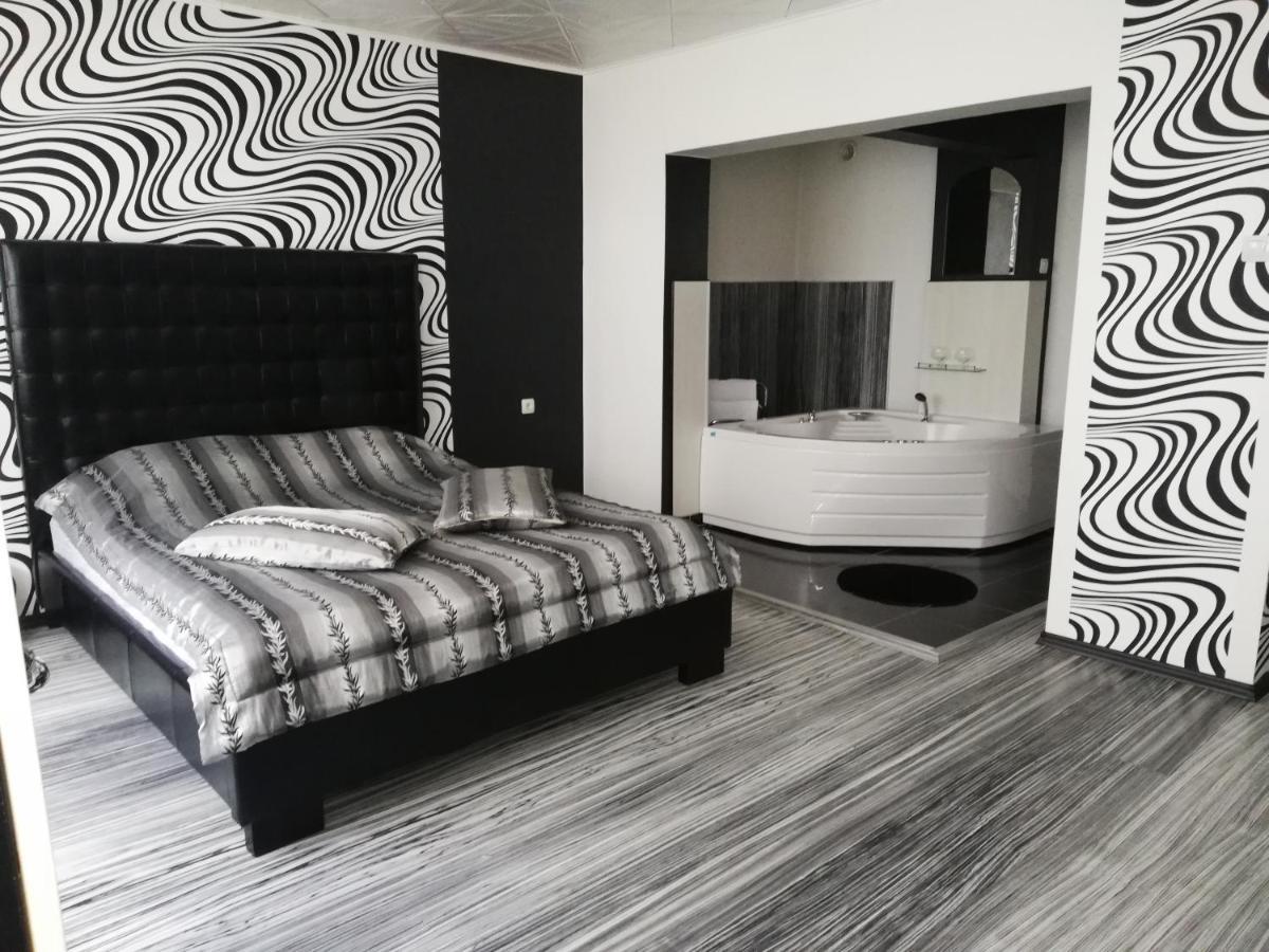 Хотелски Комплекс Родина Mizara Zimmer foto